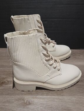 Amazon Essentials Cream Lace-Up Ribbed Ankle Boots